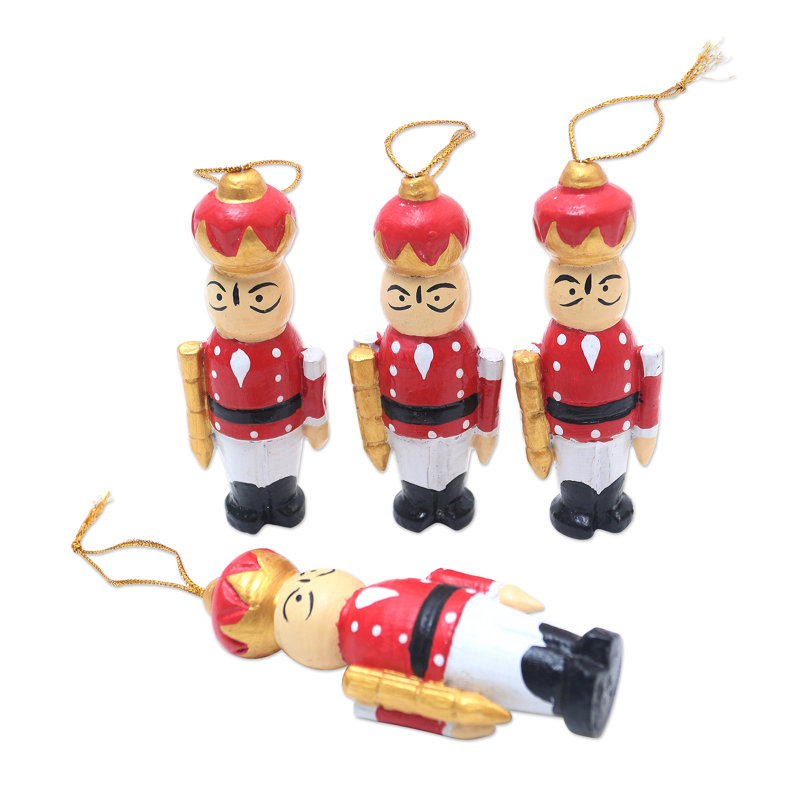 Ensemble de 4 décorations de fêtes en bois faites à la main The Holiday Aisle®