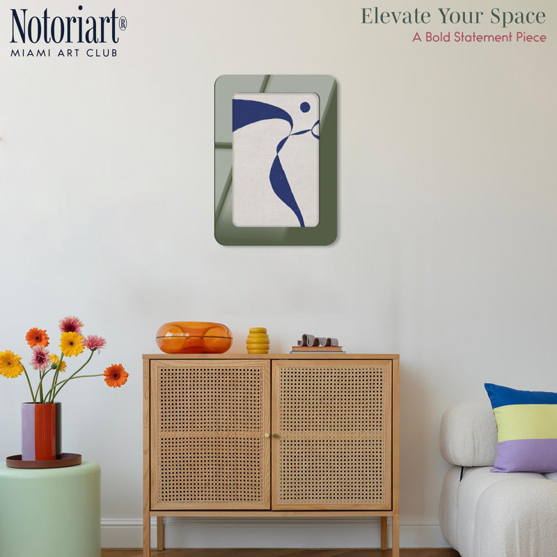 Cadre mural Moon Chassing Acrylique par NOTORIART, Olive, H 27,5 po x l 19,5 po, Arrondi