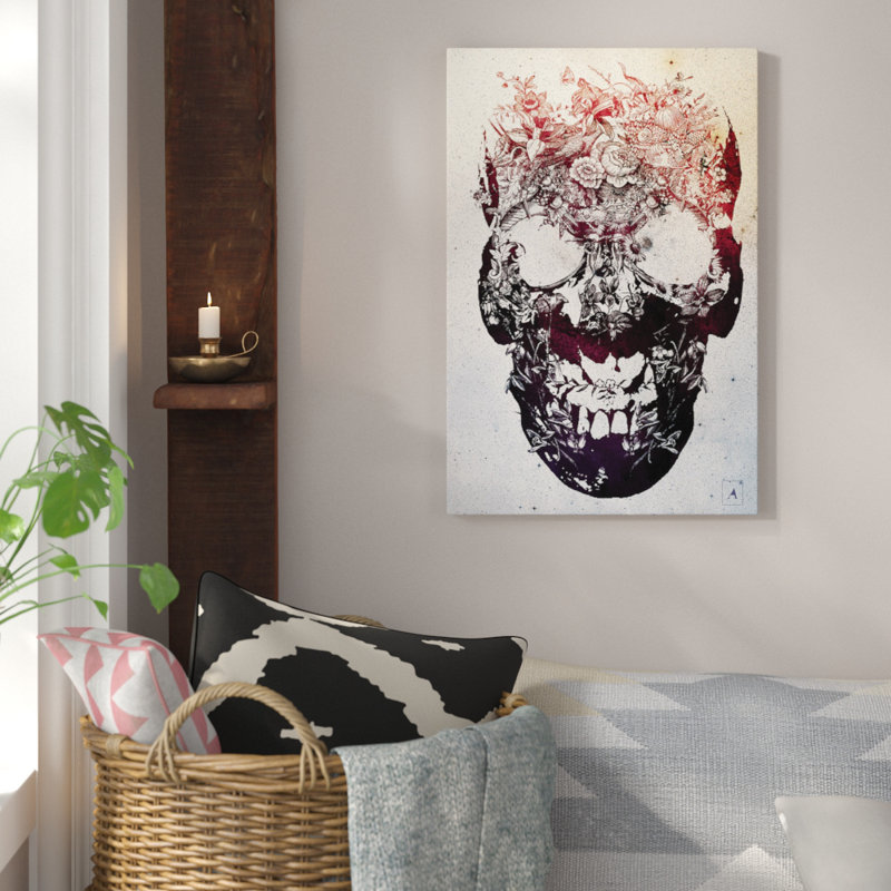 « floral crâne » par ali gulec, impression sur toile tendue, H 40 po x l 26 po x P 1,5 po