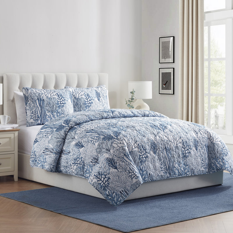 Gill 3-Piece Blue Printed Sea Plants Coastal Quilt Set, King Quilt + 2 King Shams