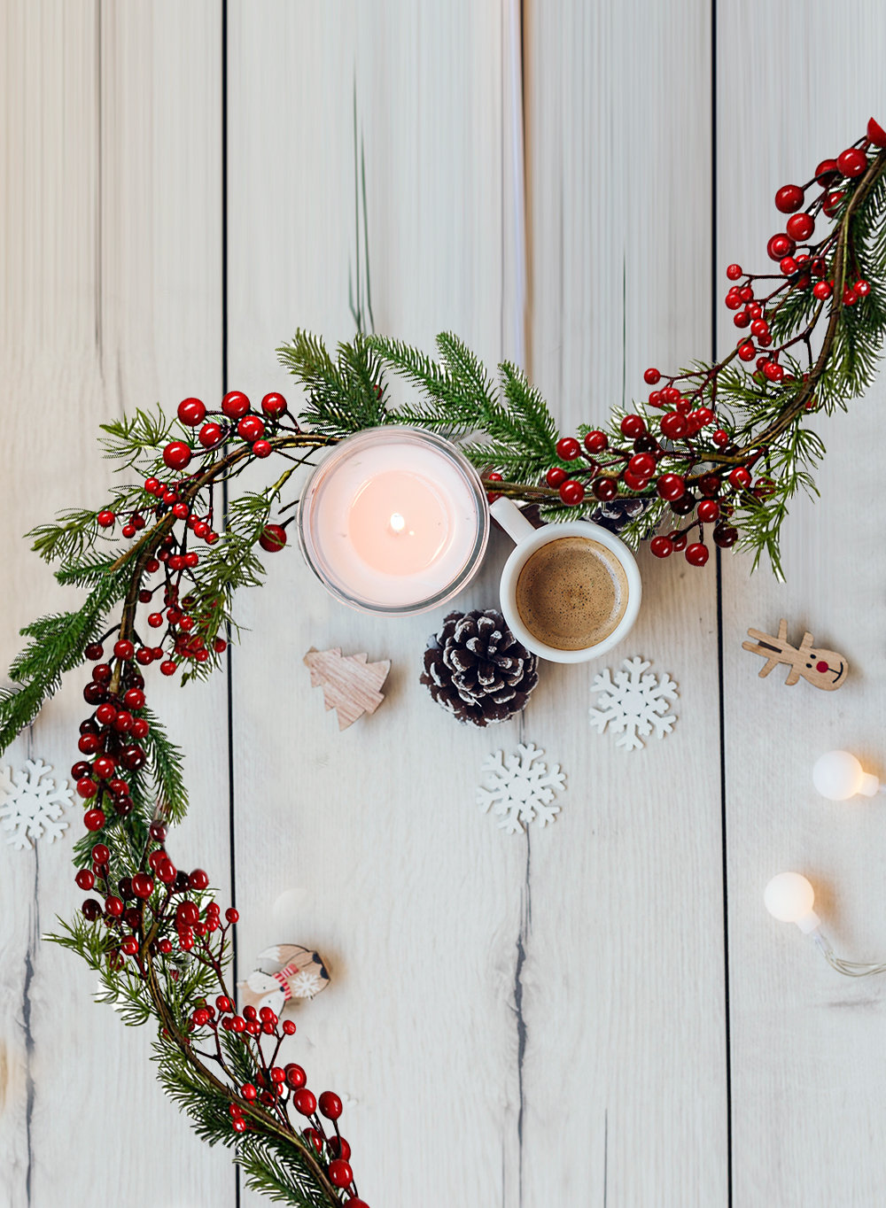 The Holiday Aisle® Classic Winter Berry Garland, Green;Red