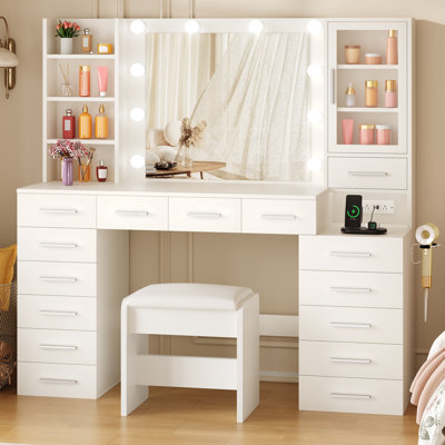Ensemble de coiffeuse l 53,1 po Adriel avec miroir lumineux, 15 tiroirs et prise de courant