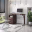 Bureau d'ordinateur avec beaucoup de rangement