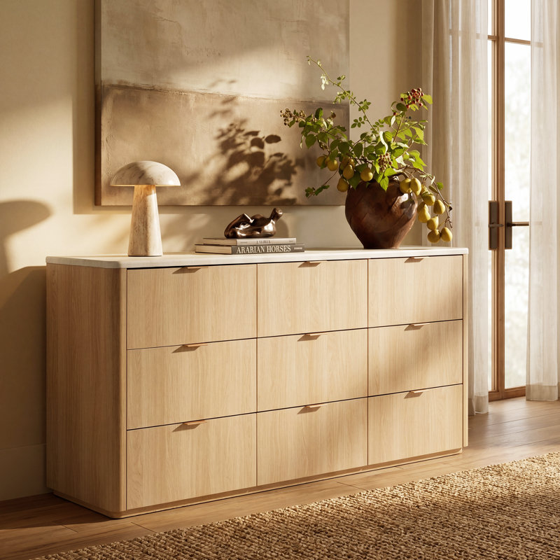 Commode Elaren Corentin de 63 po de large, 9 tiroirs, style moderne, en bois imitation travertin, idéale pour la chambre ou le salon.