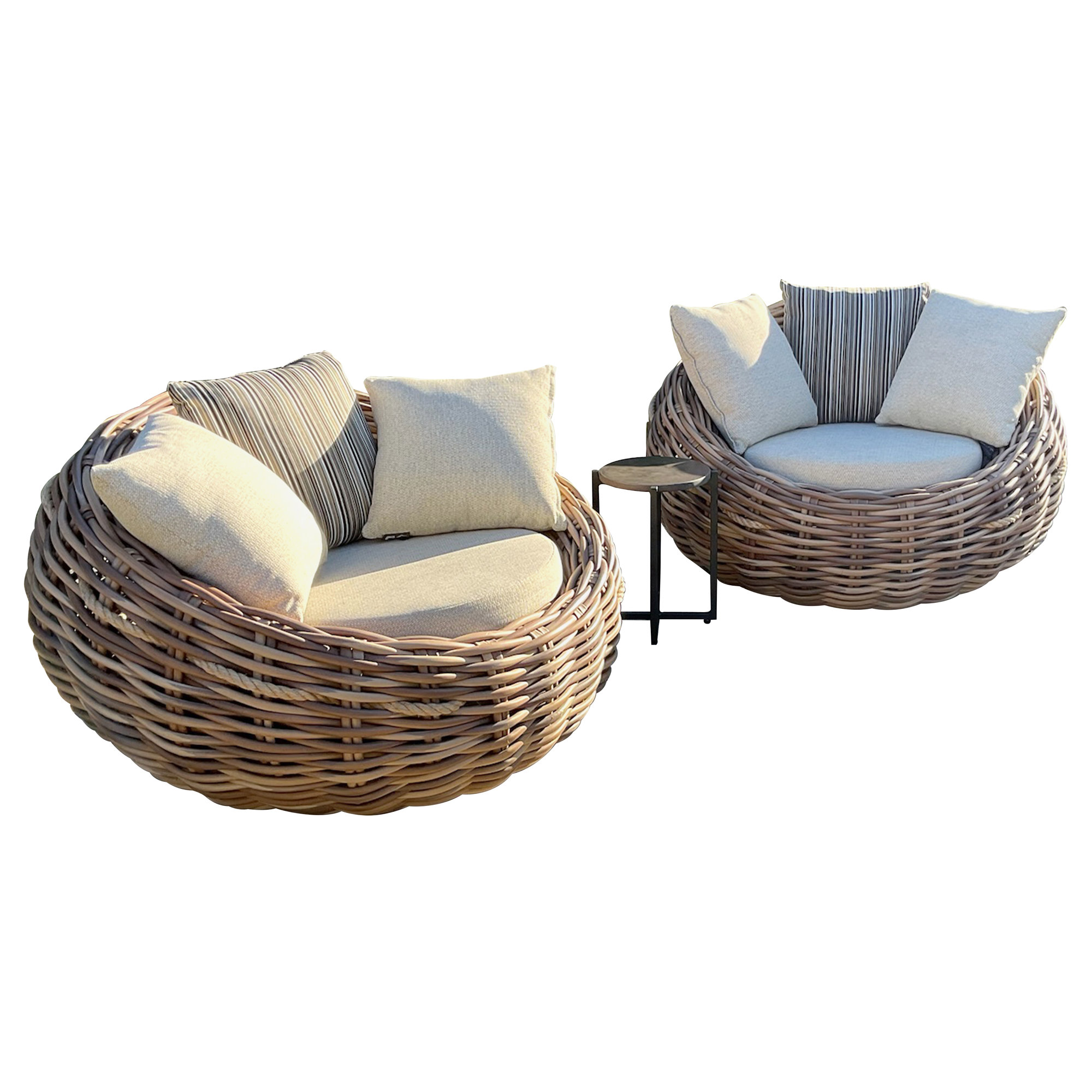 Ardelia Wicker Outdoor Lounge Chair