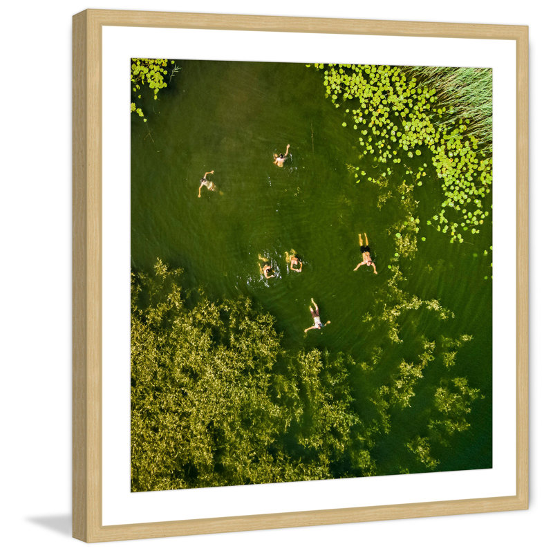 « lake fun » par karolis janulis, reproduction d’art encadrée, H 18 po x l 18 po x P 1,5 po