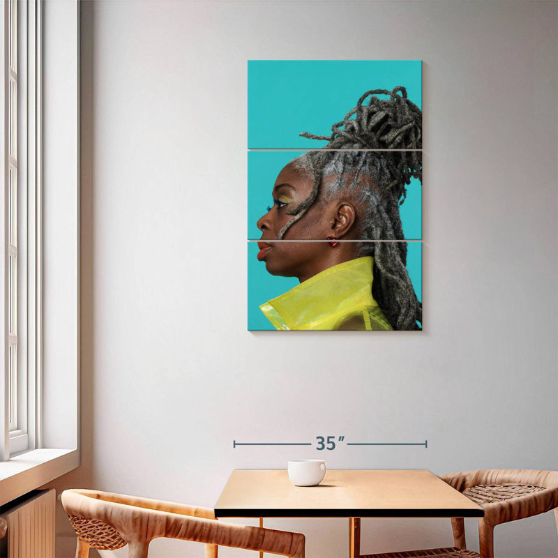 Femme navette afro-américaine confiante, H 57 po x l 36 po