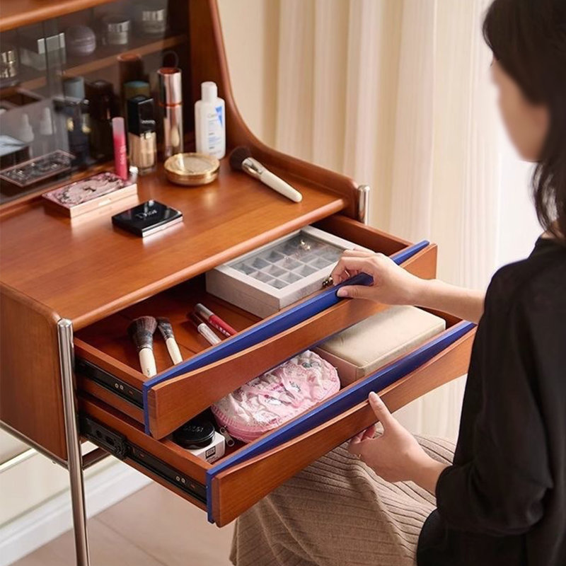 Coiffeuse minimaliste de style italien