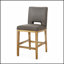 Tabouret de comptoir moderne et minimaliste avec siège rembourré confortable et pieds en bois robustes, parfait pour les cuisines et les salles à manger contemporaines.-38947829