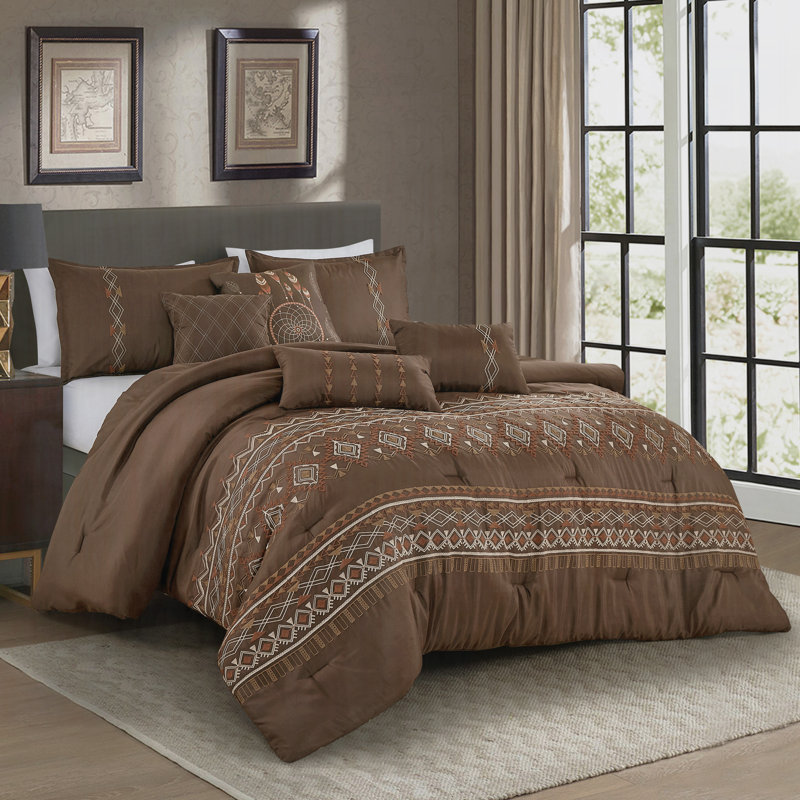 Ensemble d'édredon en microfibre brodé brun 7 pièces avec taies décoratives et coussins décoratifs