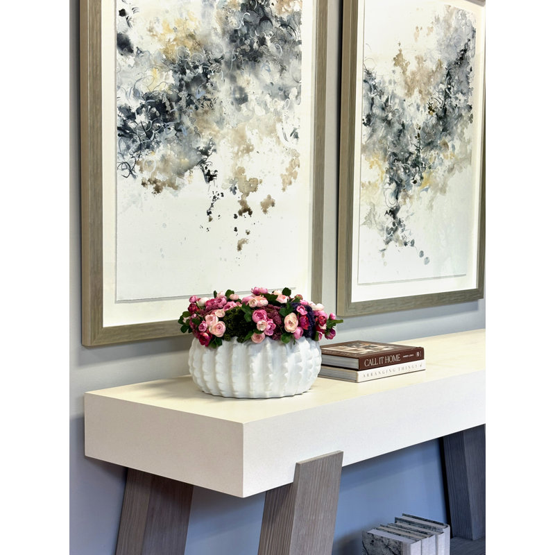Sedum et renoncule disposés dans un vase en céramique, H 9 po x l 15 po x P 15 po