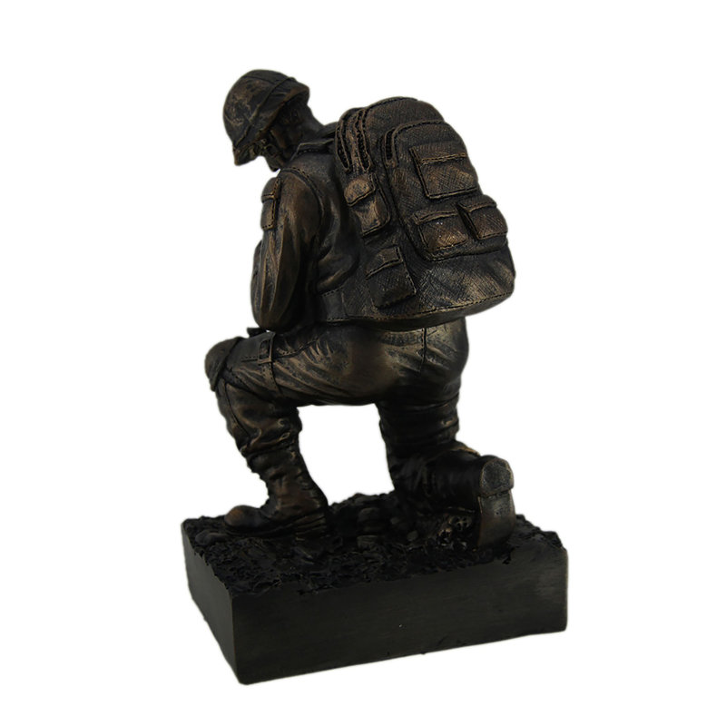 Keneth Statue