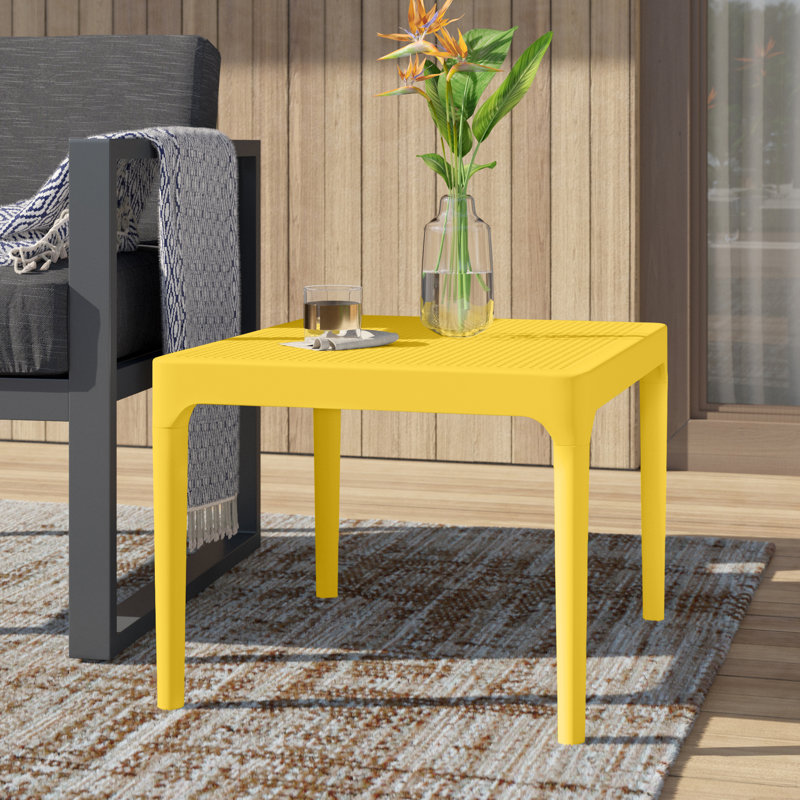 Table basse en plastique Farrah, Jaune, L 23,6 po x H 15,7 po x L 19,6 po
