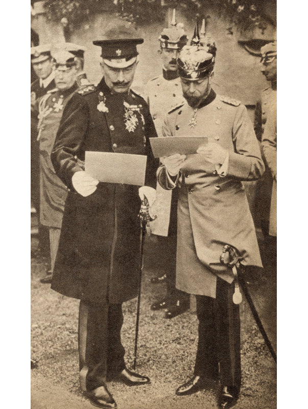 Le roi George V et le Kaiser Wilhelm Ii discutant des commandes d'opération en Allemagne