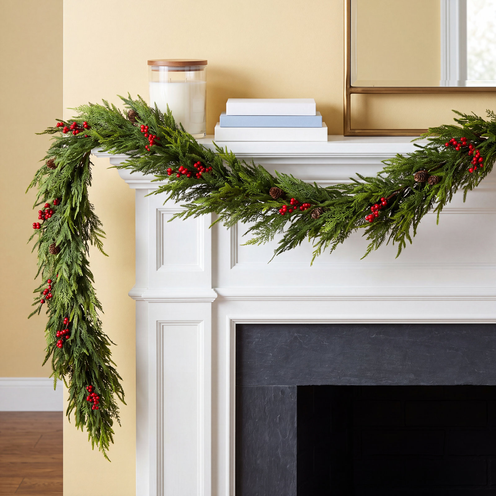 Christmas Garland with Pinecones and Red Berries, 18'