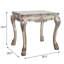 Table de bout carrée classique en blanc os rétro avec des motifs captivants et un tablier en bois festonné