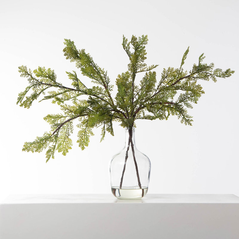Grand arrangement floral réaliste dans un vase