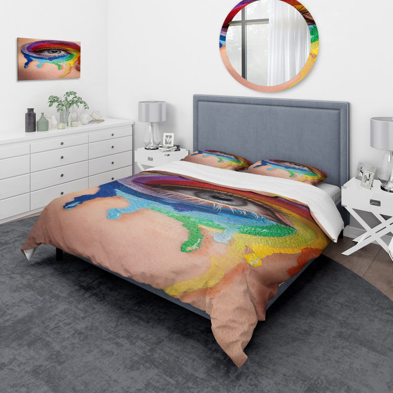 «Close Up Eye With Cry Colors In A Wheel Around» - Ensemble de housse de couette moderne - Polyester en microfibre