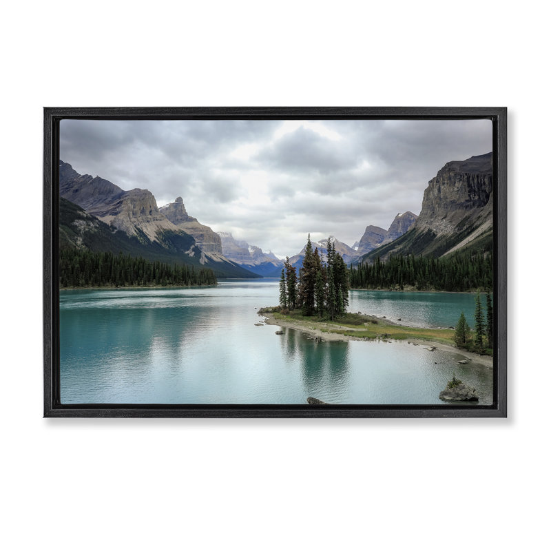 Péninsule sur le lac avec toile dorée encadrée par Dan Sproul, Cadre flottant noir de jais, H 17 po x l 25 po