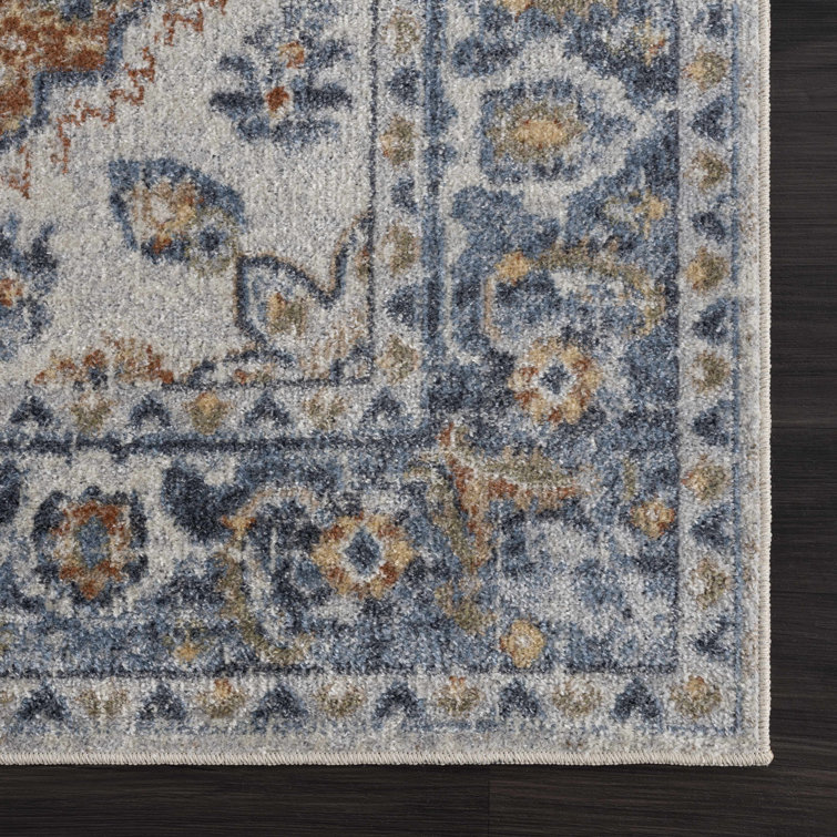 Eriyana Oriental Indoor Rug