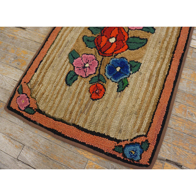 Tapis ivoire en laine crocheté antique