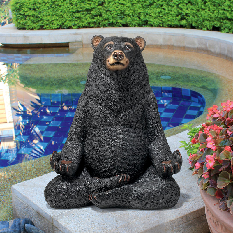 Il s’agit d’un statue avec une ours de porte miel zen