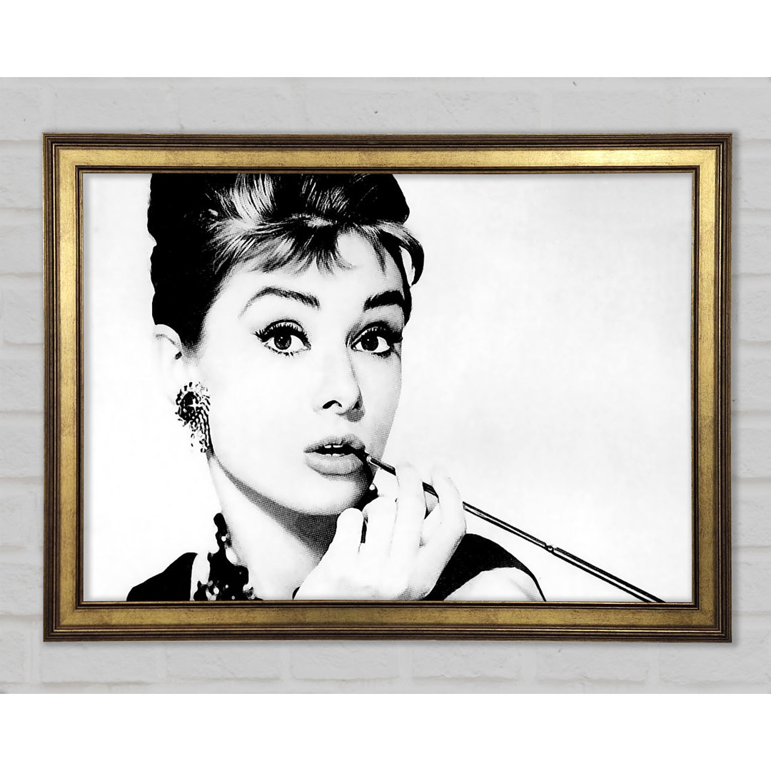 Audrey Hepburn Cigarette 1 - Einzelner Bilderrahmen Kunstdrucke