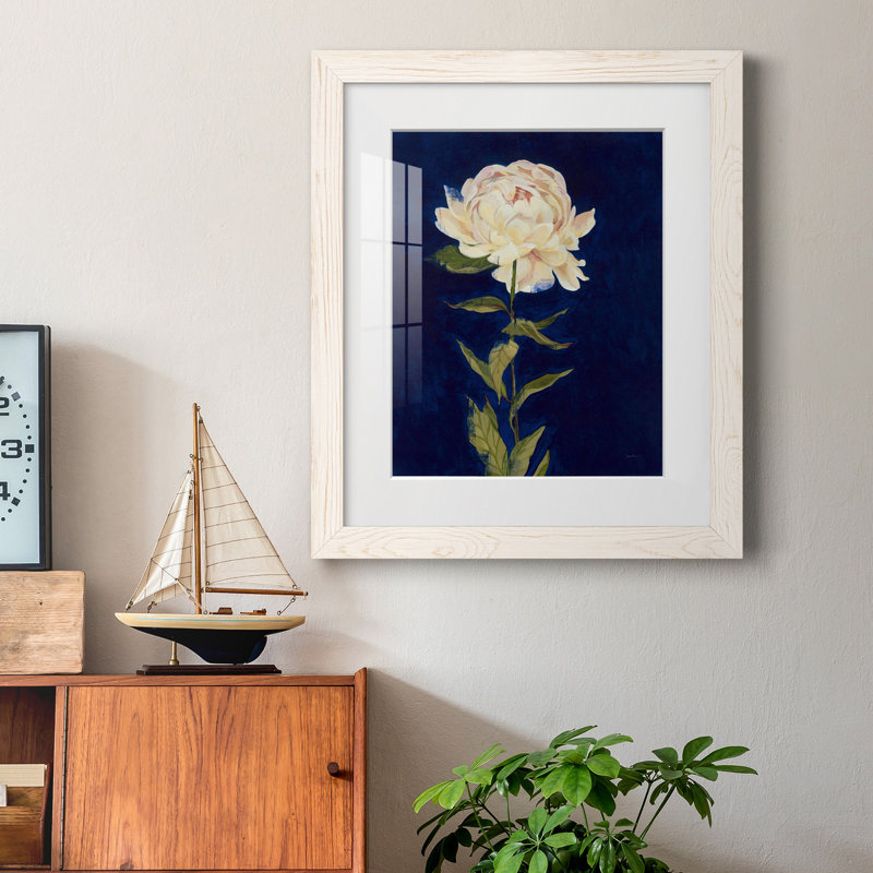 Jolie comme une pivoine - Reproduction de photo encadrée sur papier, H 24 po x l 18 po x P 1,5 po, Papier encadré blanc