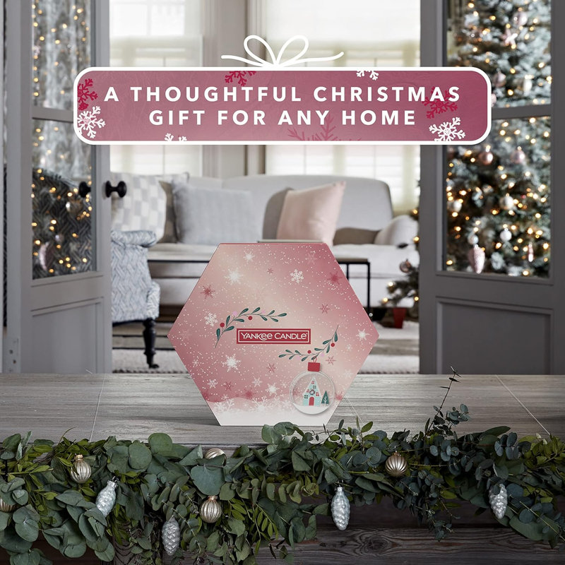 Yankee Candle Gift Set - 18 Scented Tea Lights And Holder In A Festive Box - Snow Globe Wonderland