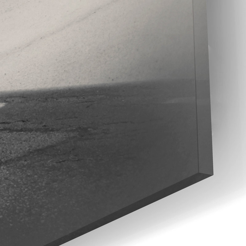 «Get In Line» par Tommy Ingberg, art en verre acrylique Wal, H 12 po x l 16 po x P 0,13 po