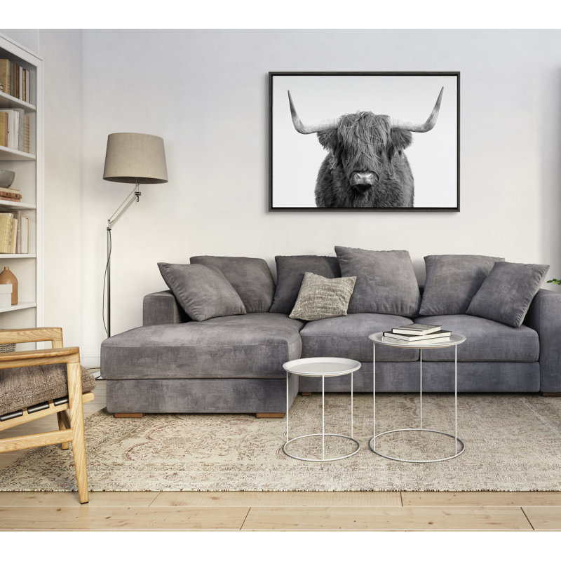 «B&W Highland Cow No. 1 Portrait» par Amy Peterson, reproduction d'art sur toile encadrée, H 23 po x l 33 po x P 1,62 po