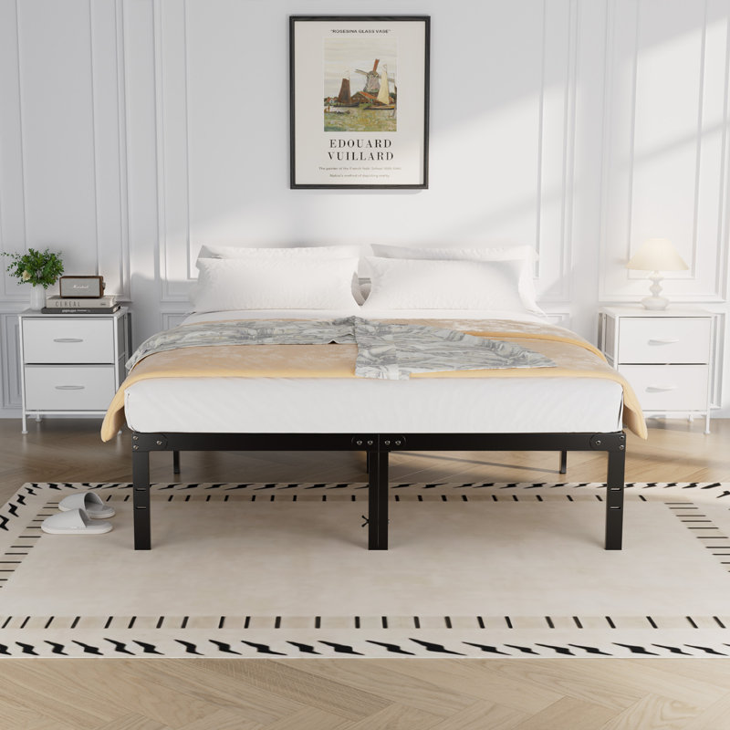 Lutherville 3 Piece Bedroom Set Metal Platform Bed And Nightstand Set, White, King