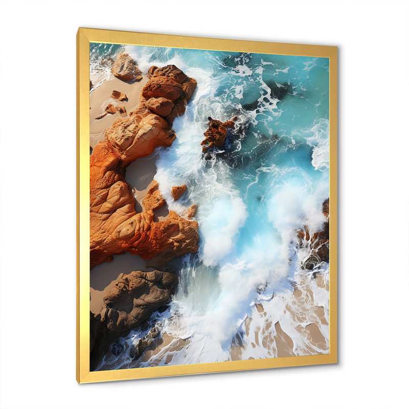 Vue aérienne de Blue Rocky Beach II - plage, art mural, Cadre photo doré simple, H 32 po x l 24 po x P 1 po