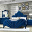 Grand lit bleu de luxe