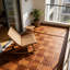 Carreaux de sol imbriqués en bois d'acacia et en PP de qualité supérieure - brun foncé 12 po x 12 po (paquet de 60), surface sécuritaire antidérapante, robuste et stable pour une utilisation intérieure / extérieure, conception à verrouillage facile, couvre 60 pieds carrés