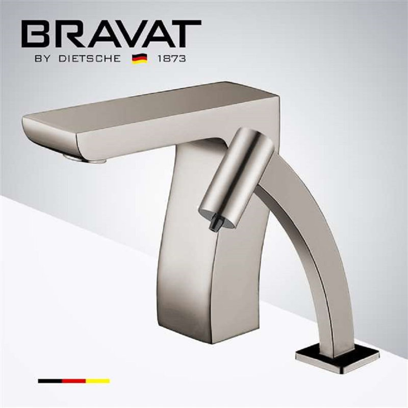 Robinet automatique à capteur Bravat avec finition nickel brossé