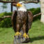 Statue de grand aigle chauve debout H 13 po x L 24,4 po, sculpture d'aigle américain peinte à la main, cour intérieure et extérieure, ornement à thème patriotique
