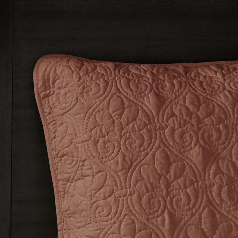 Couvre-lit très grand réversible 3 pièces très grand rouge argile - avec atmosphère matelassée gracieuse, coton prélavé pour plus de confort, 2 taies décoratives assorties, détails charmants lavables à la machine,
