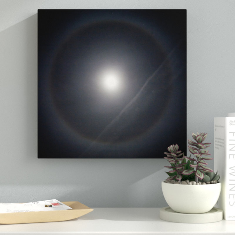 « moon halo », impression sur toile enroulée, H 30 po x l 30 po x P 1,5 po