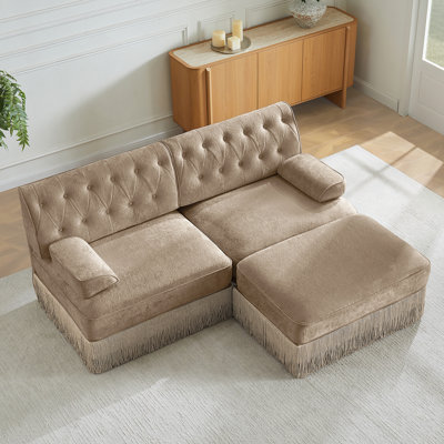 Canapé Chesterfield en L en velours respirant avec jupe à pampilles, combinaison libre, accoudoirs légèrement incurvés, base en bois, assemblage facile, chameau