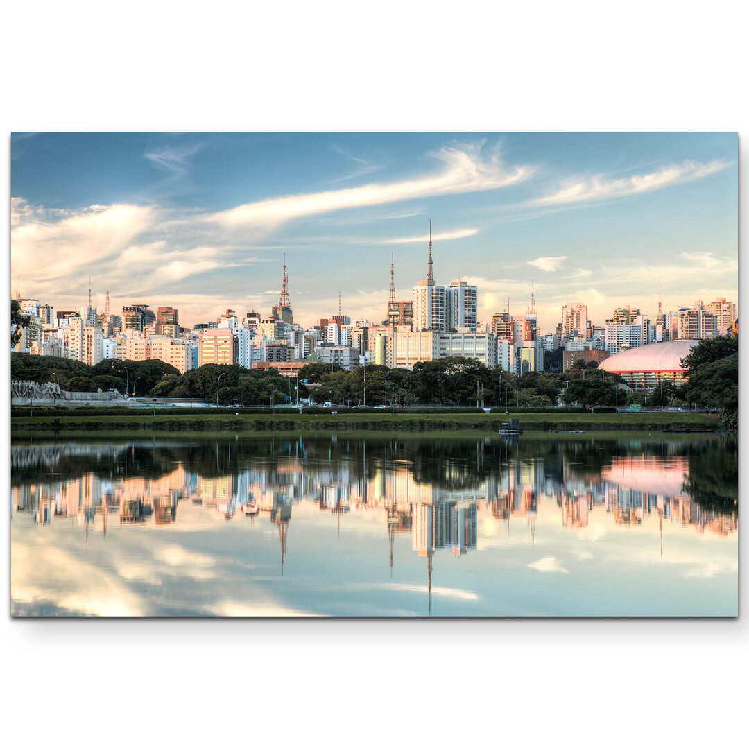 Leinwandbild Skyline von Sao Paulo mit Spiegelung im Wasser