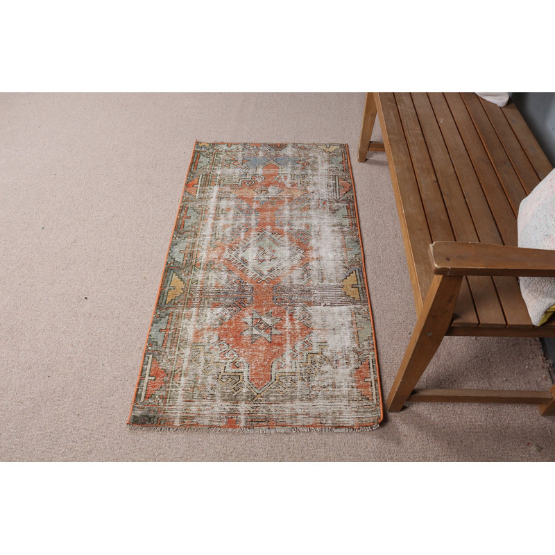 Découvrez le tapis turc rétro au charme exotique parfait pour la décoration boho chic dans le salon