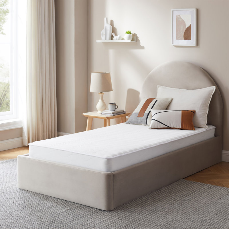 Matelas à ressorts Bonnell de 5 po de fermeté moyenne, soutien uniforme et confort durable pour un sommeil équilibré.