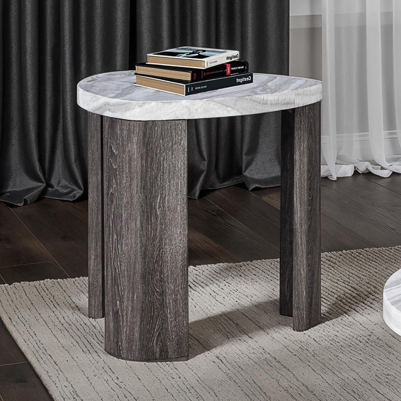 Table de bout triangulaire de style contemporain