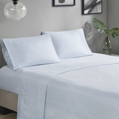 Literie à rayures avec édredon et draps - Gris, bleu marine, bleu, très grand lit, froissé