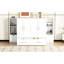 Grand lit blanc avec rangement, tablettes et tiroirs pratiques