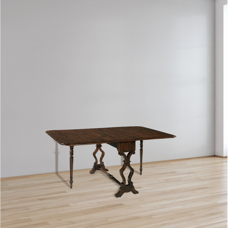 Table de salle à manger et canapé Hekman Furniture