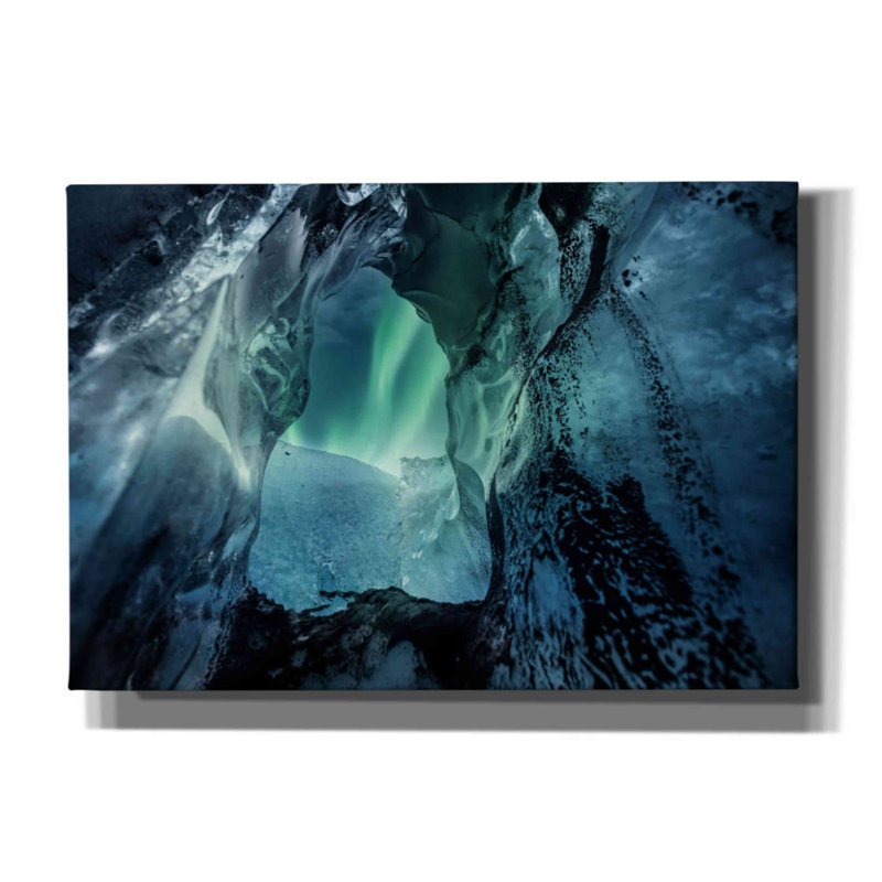 «Northern Lights Aurora Borealis Over Glacier Ice 3» par Epic Portfolio, estampe numérique sur toile