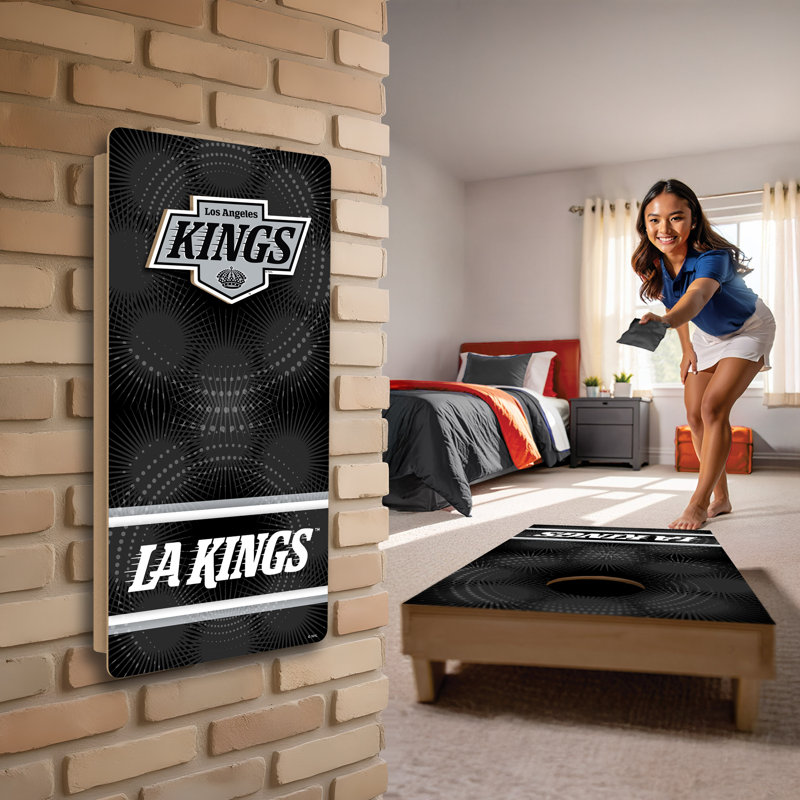 Mini-cornhole mural Kings