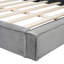 Grand lit plateforme tapissier avec tissu en velours, lit au sol avec structure solide, gris
